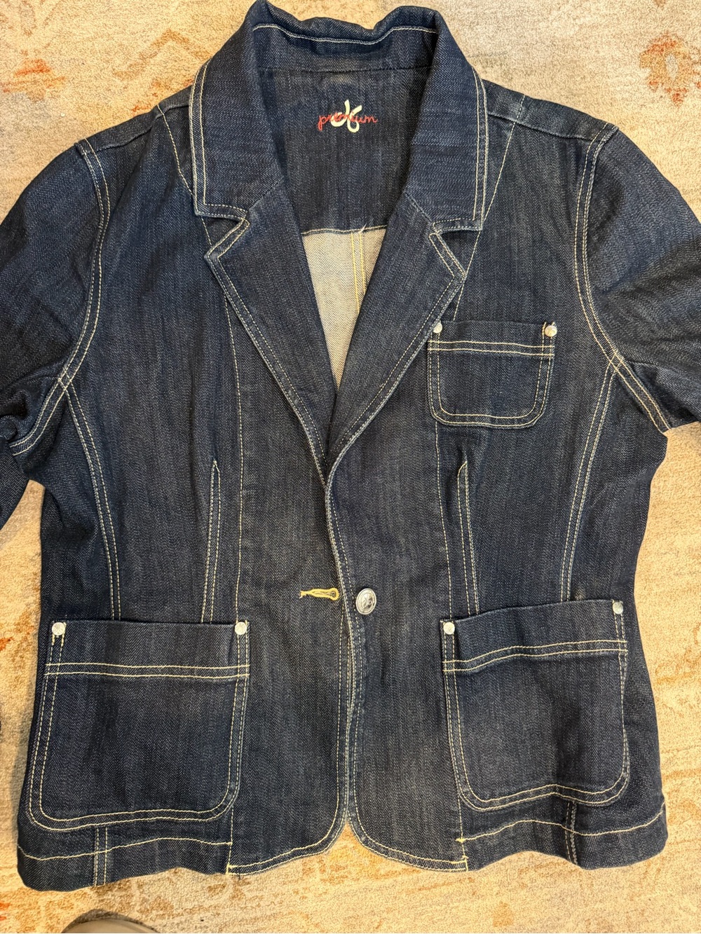 Premium attire soft denim jacket. Tailored fit. Lg